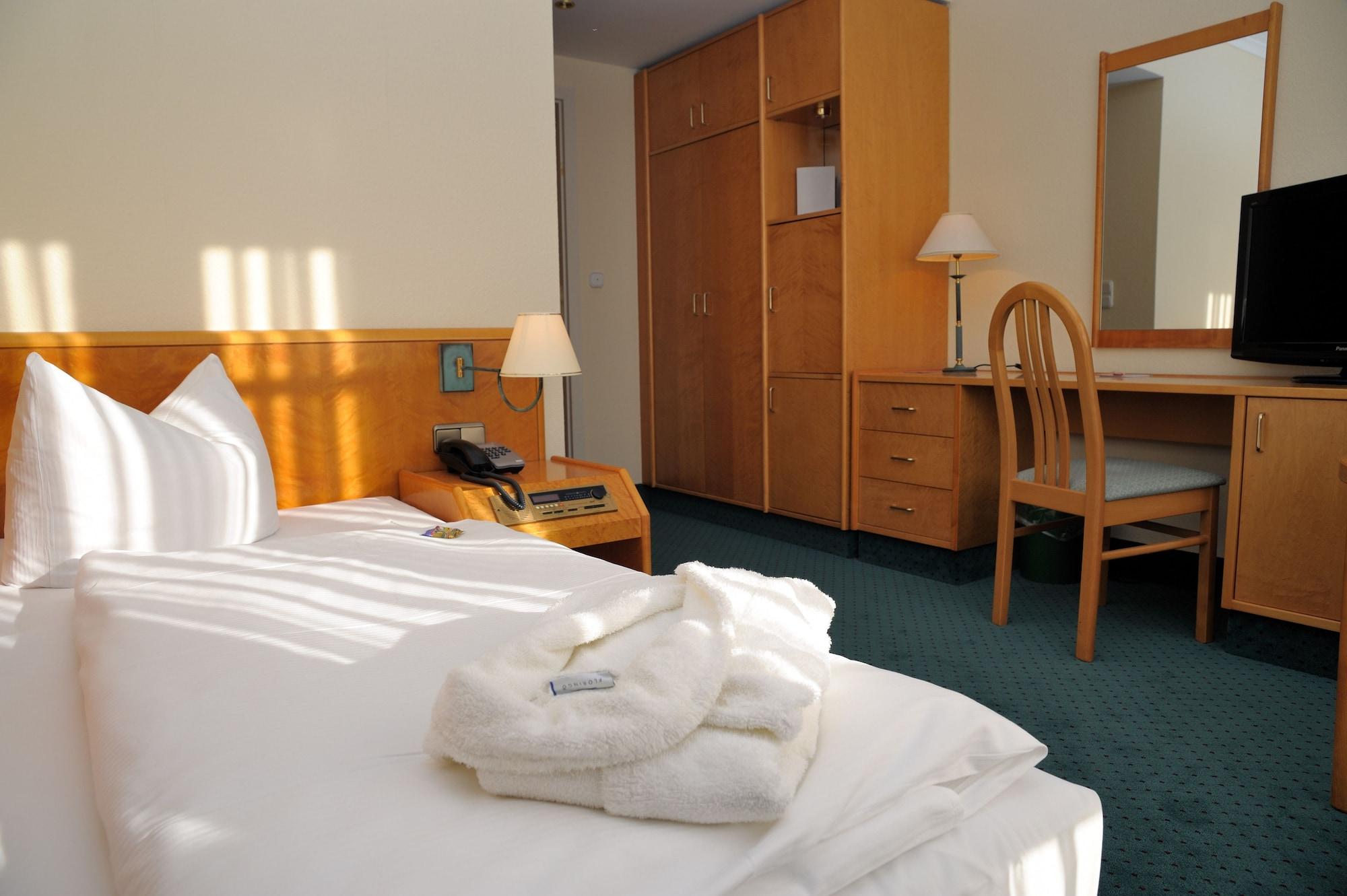 Park Hotel Fasanerie Нойштрелиц Экстерьер фото