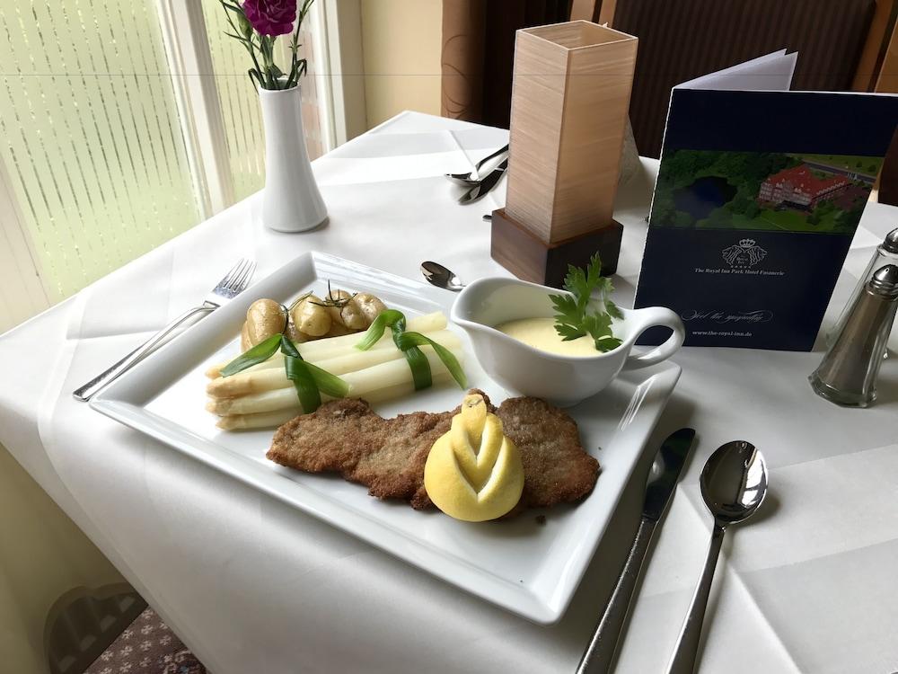 Park Hotel Fasanerie Нойштрелиц Экстерьер фото