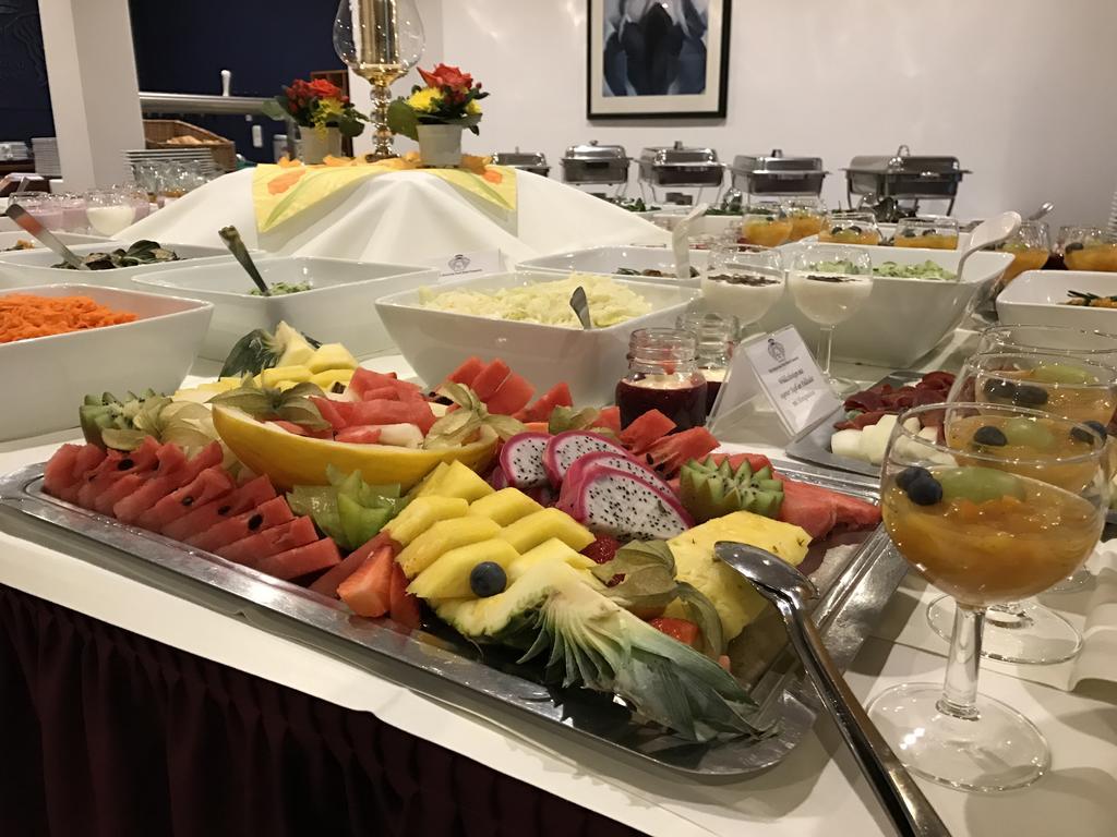Park Hotel Fasanerie Нойштрелиц Экстерьер фото