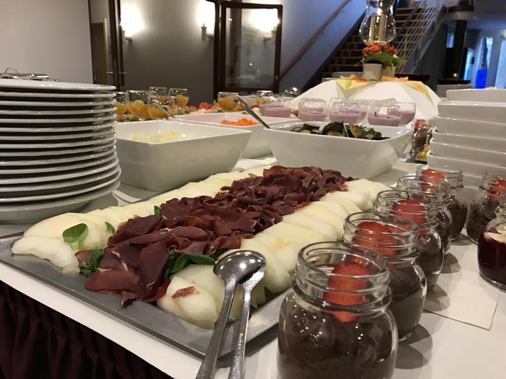Park Hotel Fasanerie Нойштрелиц Экстерьер фото