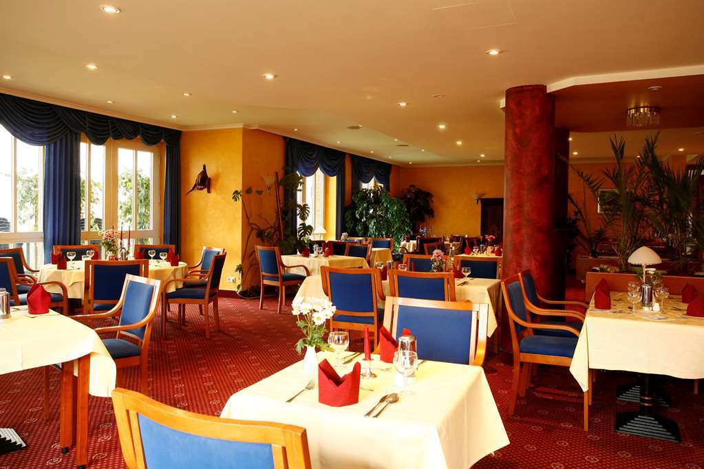 Park Hotel Fasanerie Нойштрелиц Ресторан фото