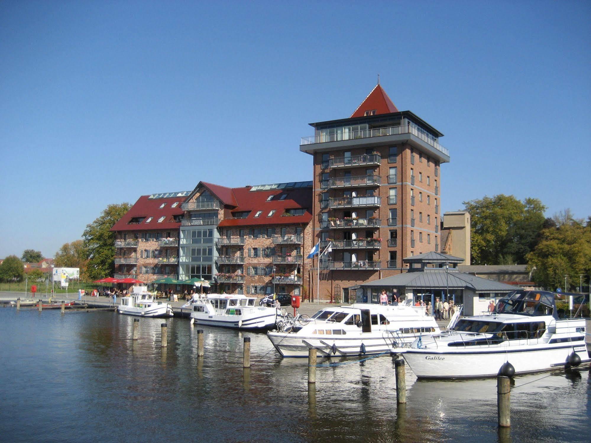 Park Hotel Fasanerie Нойштрелиц Экстерьер фото
