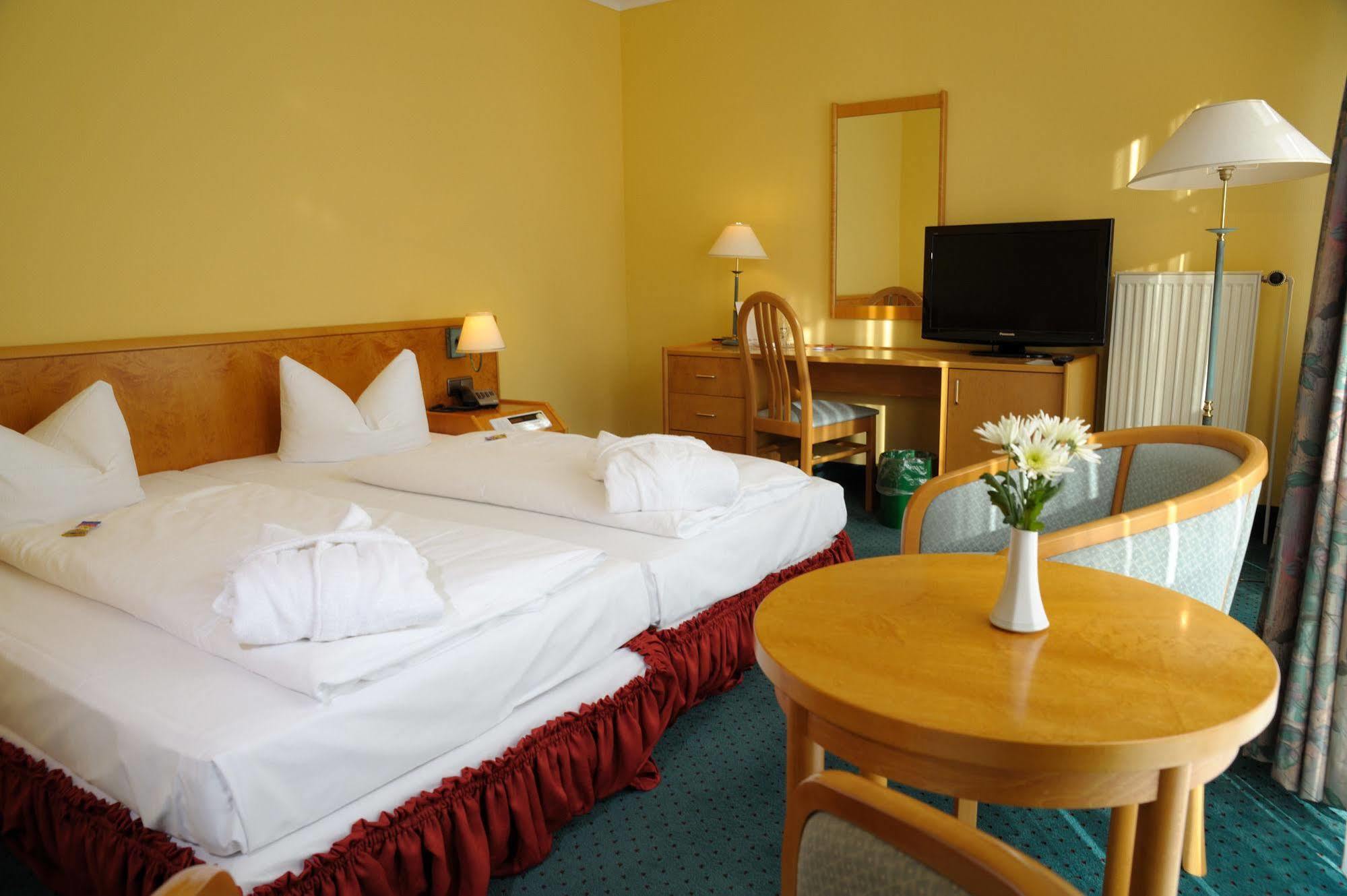 Park Hotel Fasanerie Нойштрелиц Экстерьер фото
